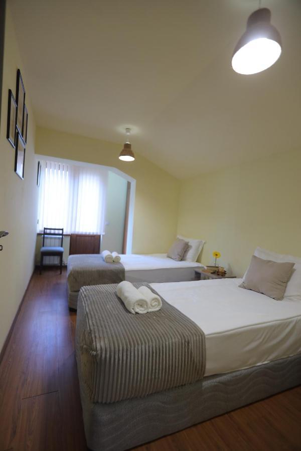 Old Friends Guesthouse Gyumri Bagian luar foto